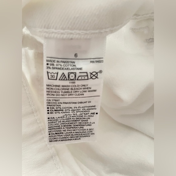 Old Navy Boyfriend White Jean Shorts Size 6 - Picture 7 of 7